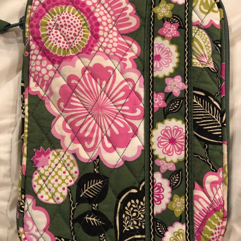 Vera Bradley Tech Case 9” x 6 1/2” like new